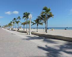 Seabreeze Beachside Studios by ValGal