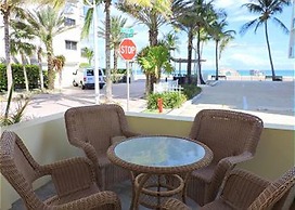 Seabreeze Beachside Studios by ValGal