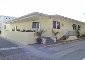 Seabreeze Beachside Studios by ValGal