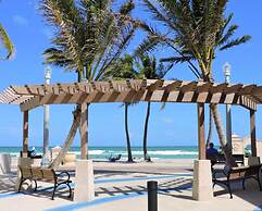 Seabreeze Beachside Studios by ValGal