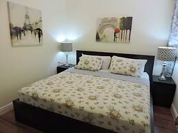 Seabreeze Beachside Studios by ValGal