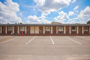 Liberty Garden Inn by OYO Kissimmee near Disney World