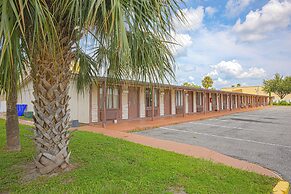 Liberty Garden Inn by OYO Kissimmee near Disney World