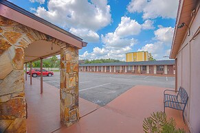 Liberty Garden Inn by OYO Kissimmee near Disney World