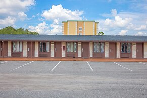 Liberty Garden Inn by OYO Kissimmee near Disney World
