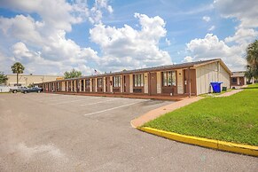 Liberty Garden Inn by OYO Kissimmee near Disney World