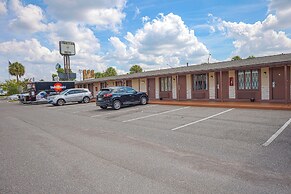 Liberty Garden Inn by OYO Kissimmee near Disney World