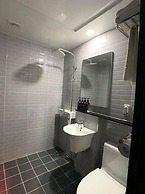 Renaissance Hotel - Hostel