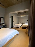 Renaissance Hotel - Hostel