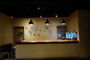 Renaissance Hotel - Hostel