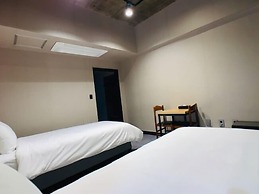 Renaissance Hotel - Hostel