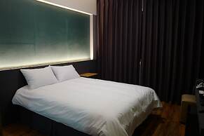 Renaissance Hotel - Hostel