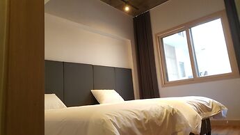 Renaissance Hotel - Hostel