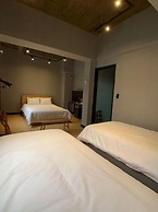 Renaissance Hotel - Hostel