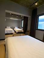 Renaissance Hotel - Hostel