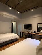 Renaissance Hotel - Hostel