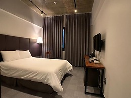 Renaissance Hotel - Hostel