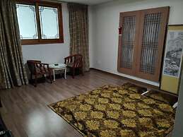 Metropol Tourist Hotel