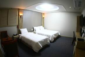 Metropol Tourist Hotel