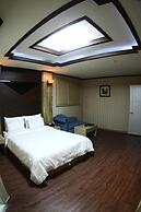 Metropol Tourist Hotel