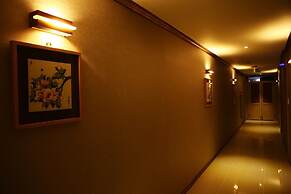 Metropol Tourist Hotel