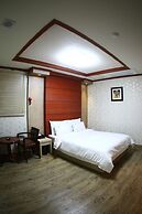 Metropol Tourist Hotel