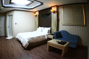 Metropol Tourist Hotel