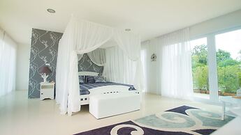 Luxury 5br Pool Villa and Sport Center