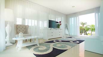 Luxury 5br Pool Villa and Sport Center