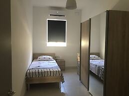 34 Holiday Suites St Paul's