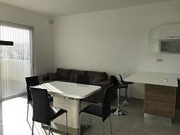 34 Holiday Suites St Paul's