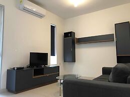 34 Holiday Suites St Paul's