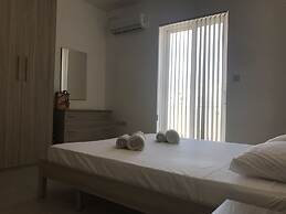 34 Holiday Suites St Paul's