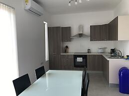 34 Holiday Suites St Paul's