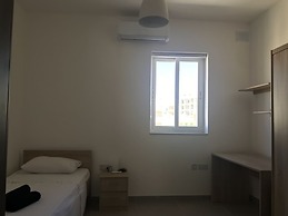 34 Holiday Suites St Paul's