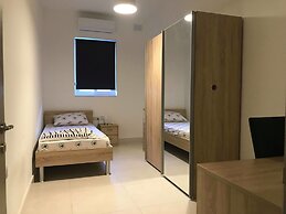 34 Holiday Suites St Paul's