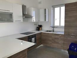 34 Holiday Suites St Paul's