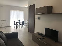 34 Holiday Suites St Paul's