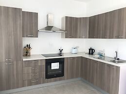 34 Holiday Suites St Paul's