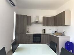 34 Holiday Suites St Paul's