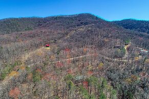 Into the Wild - 2 Bedrooms, 3 Baths, Sleeps 6 Home by RedAwning