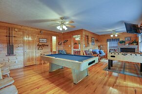 An Amazing View - 4 Bedrooms, 3.5 Baths, Sleeps 10 Cabin by RedAwning