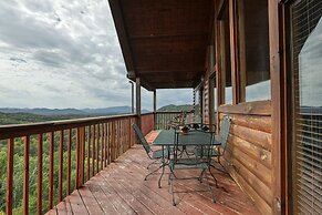 An Amazing View - 4 Bedrooms, 3.5 Baths, Sleeps 10 Cabin by RedAwning