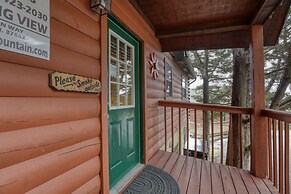 An Amazing View - 4 Bedrooms, 3.5 Baths, Sleeps 10 Cabin by RedAwning