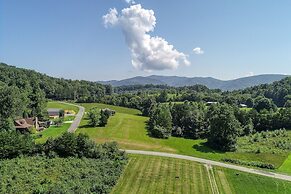 Moosetrax - 3 Bedrooms, 2 Baths, Sleeps 6 Cabin by RedAwning