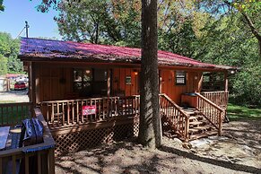 Wandering Creek - 2 Bedrooms, 1 Baths, Sleeps 6 Cabin by RedAwning