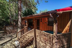 Wandering Creek - 2 Bedrooms, 1 Baths, Sleeps 6 Cabin by RedAwning