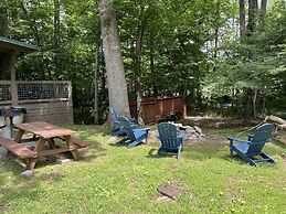 Sweet - 2 Bedrooms, 2 Baths, Sleeps 6 Cabin by RedAwning