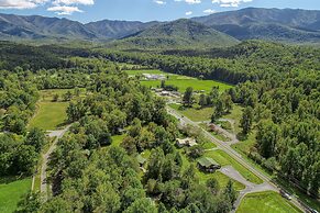 Sweet - 2 Bedrooms, 2 Baths, Sleeps 6 Cabin by RedAwning