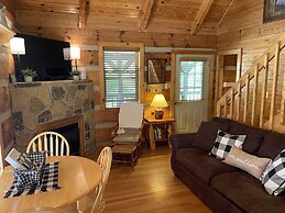 Sweet - 2 Bedrooms, 2 Baths, Sleeps 6 Cabin by RedAwning
